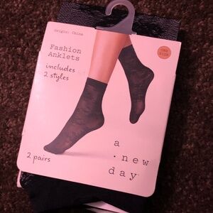 Well worn Women’s Lace ankle socks  (**new **) not worn